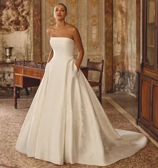 Model wearing a white gown,73110