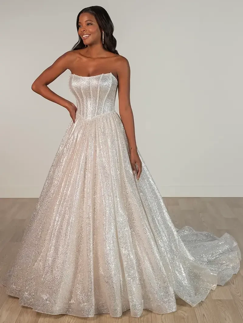 Model wearing a white gown,8046