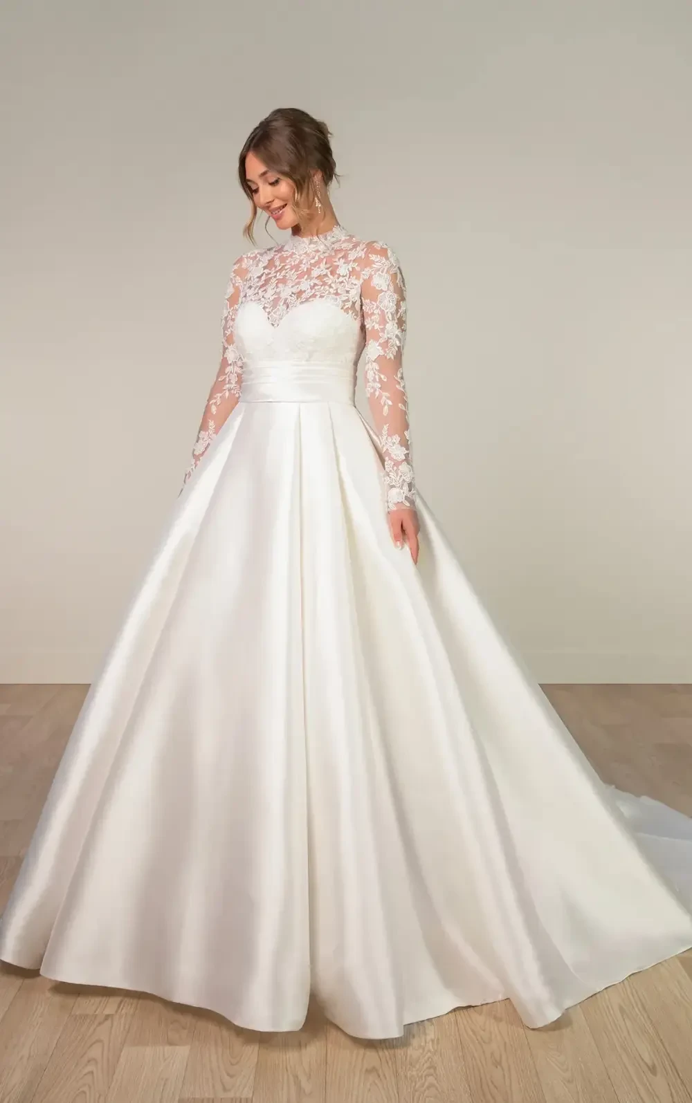 Model wearing a white gown,8046