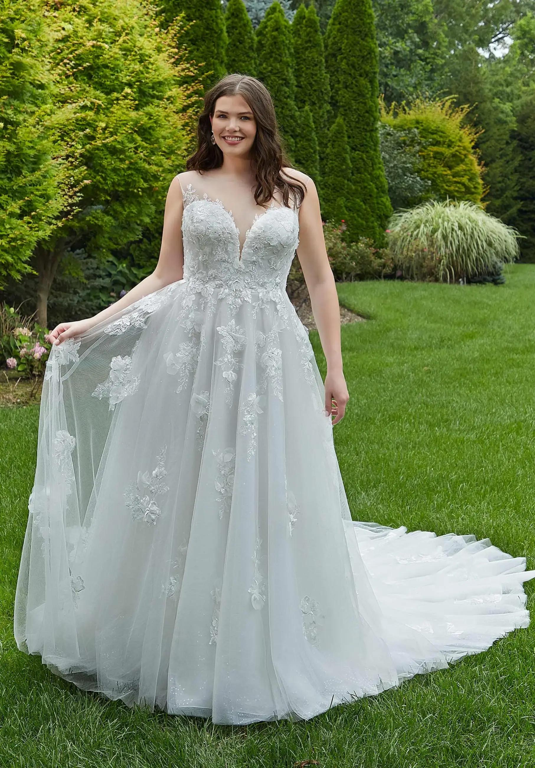 Finding the Ideal Plus-Size Wedding Dress for Every Body Image