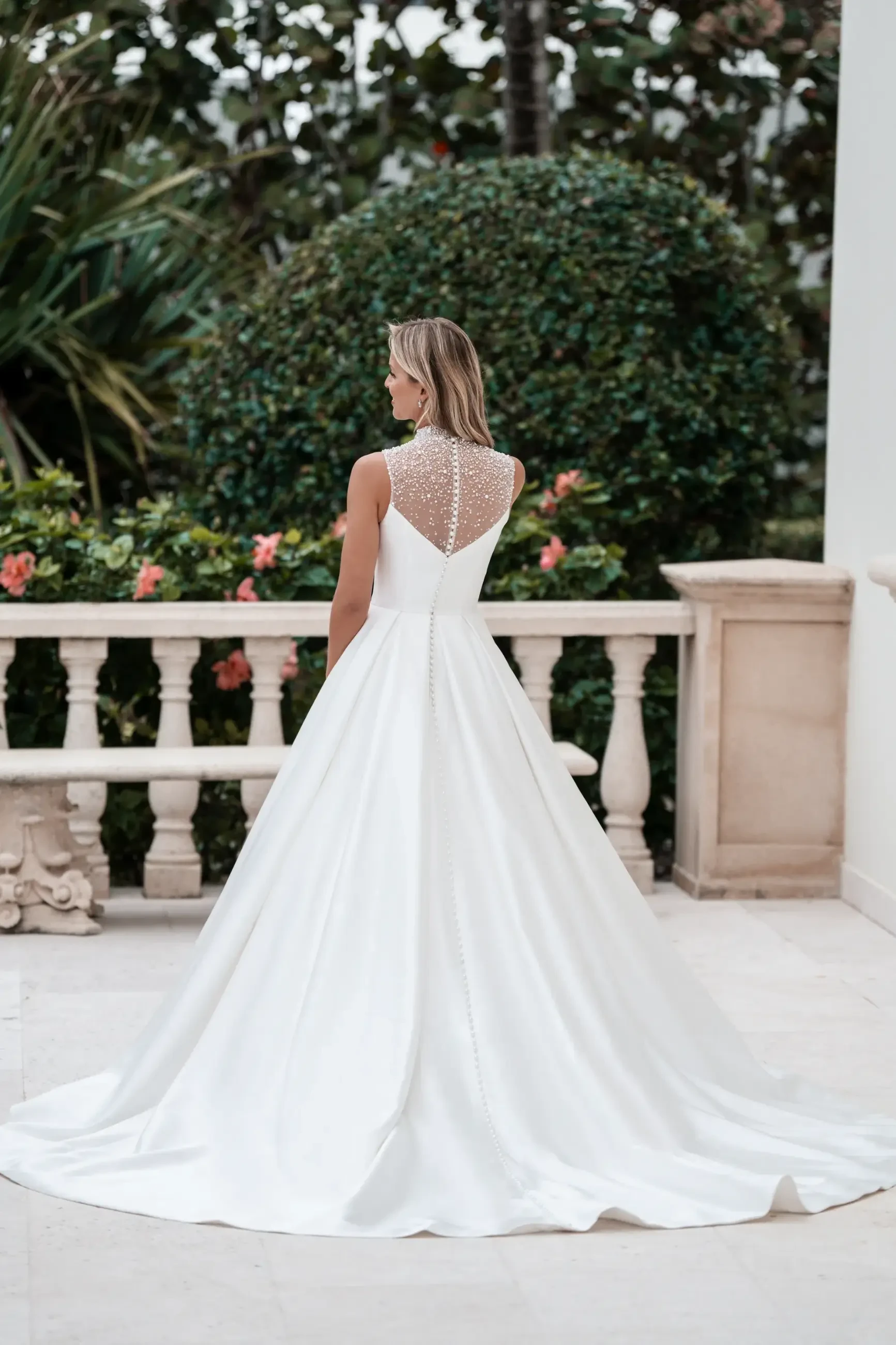 Dramatic from Behind: Open-Back Dresses That Wow from Every Angle Image