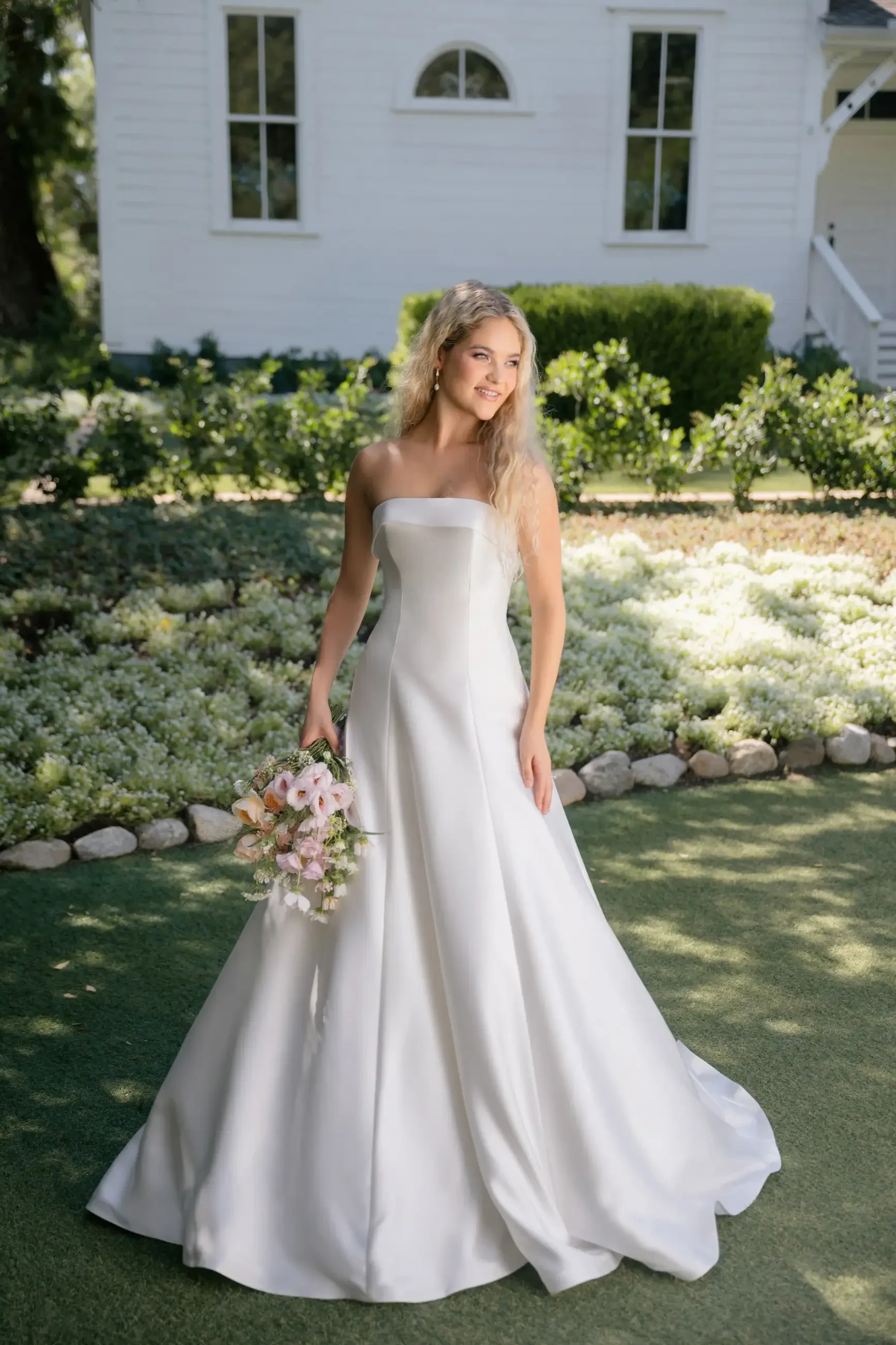 Love at First Appointment: Finding the Dress That Feels Like ‘The One’. Desktop Image